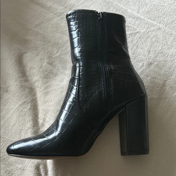Aldo Black Heeled Boots with Croc Texture - Picture 2 of 4